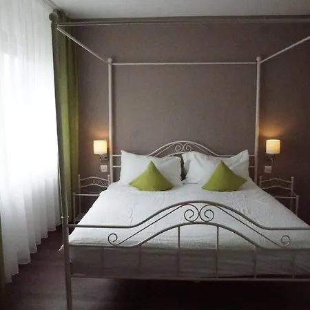 Am Schloss 3*
