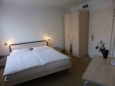アム シュロス 3*