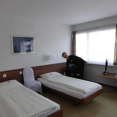 إيه أم شلوس فندق